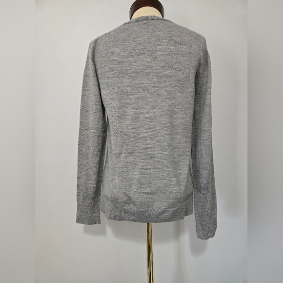 BANANA REPUBLIC 100% Merino Wool Gray Sweater with Red Lip Detail. Med - Picture 5 of 14